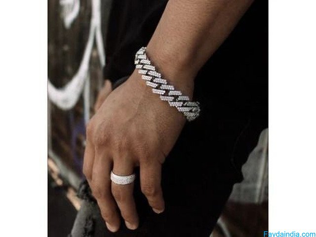 Stylish Silver Bracelet for Boys: A Timeless Accessory
