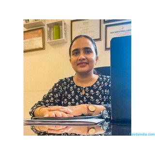 Where Can I Find an Experienced Kshar Sutra Doctor in Noida?